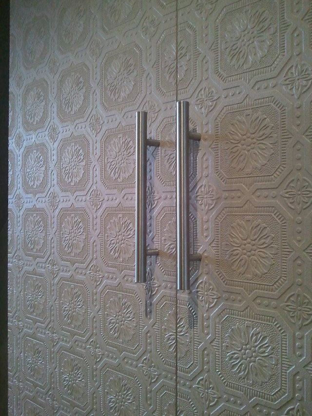 Door handle pattern wall cat free wallpaper - medium preview image
