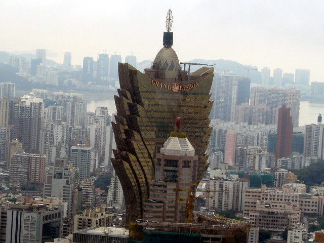 Large building tall tower city #4 free wallpaper - medium preview image