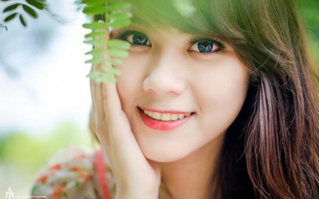 Woman green eyes leaf plant free wallpaper - medium preview image