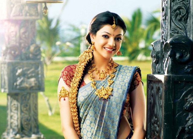 Woman sari fountain bird posing free wallpaper - medium preview image
