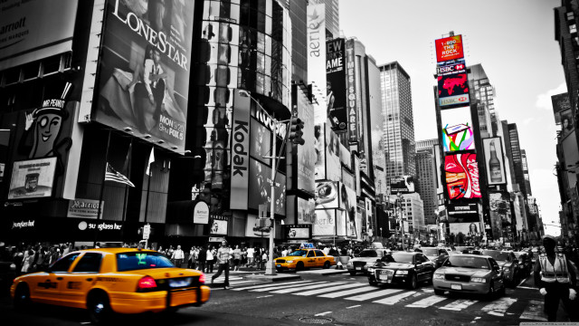 Black white busy city street #2 free wallpaper - medium preview image