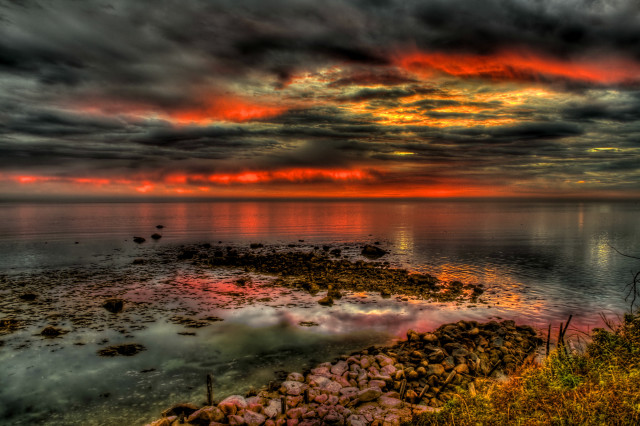 Sunset water rocks grass shore free wallpaper - medium preview image