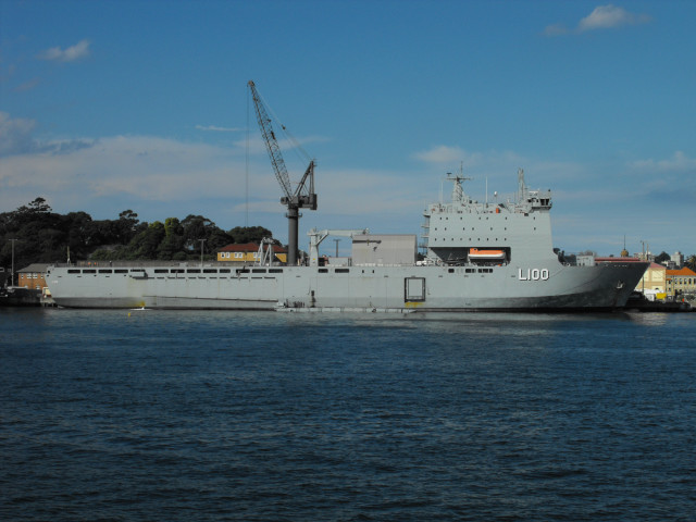Large ship docked water crane free wallpaper - medium preview image
