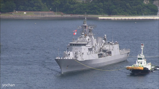 Gray ship tugboat water puzzle free wallpaper - medium preview image