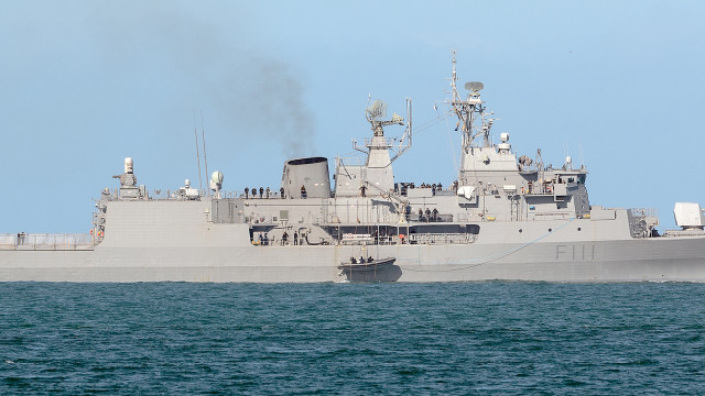 Large gray ship floating water free wallpaper - medium preview image