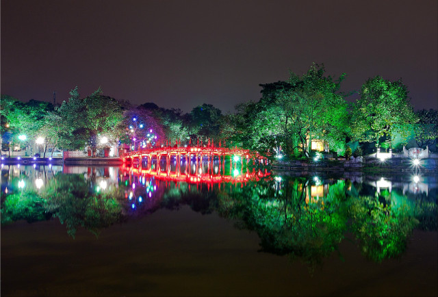 Bridge lit up night time free wallpaper - medium preview image