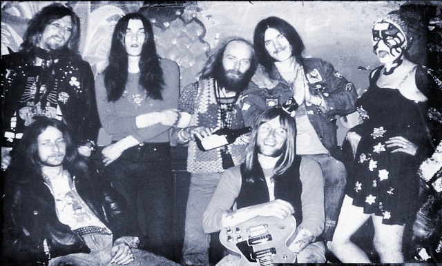 Group makeup guitar microphone 1970s free wallpaper - medium preview image