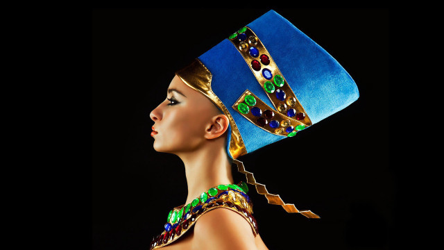 Woman blue hat jewels bag free wallpaper - medium preview image