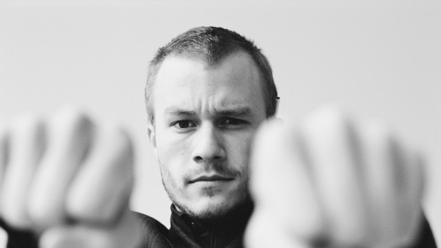 Man pointing serious look camera free wallpaper - medium preview image