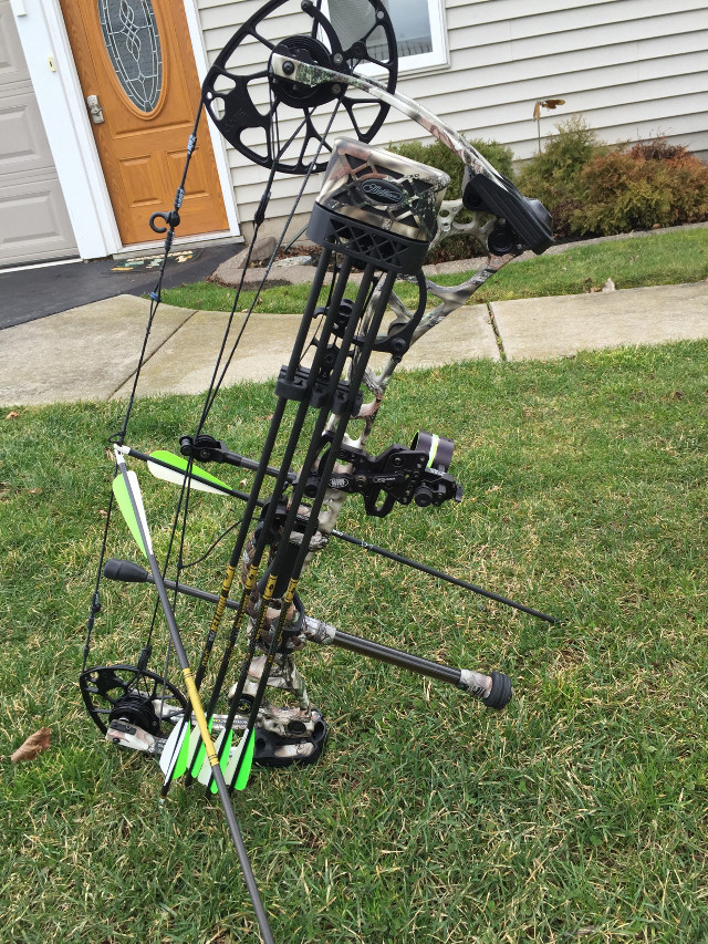 Bow rack bow arrows grass free wallpaper - medium preview image