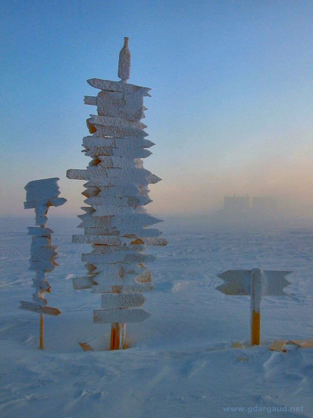 Pole signs snow sky building free wallpaper - medium preview image
