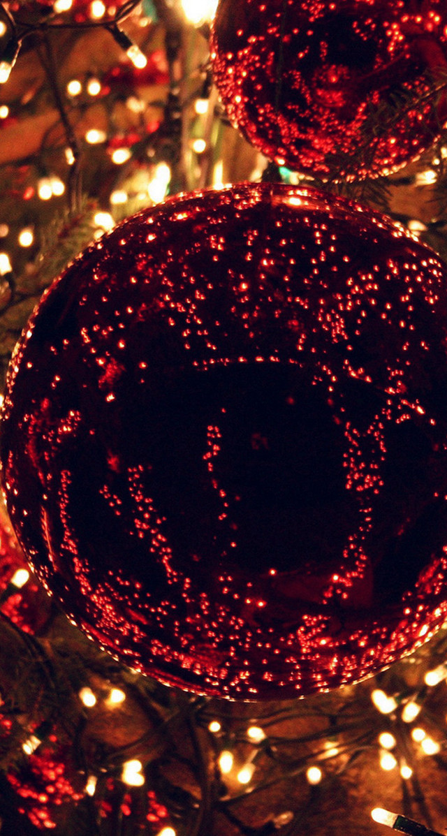 Red ball christmas tree lights free wallpaper - medium preview image