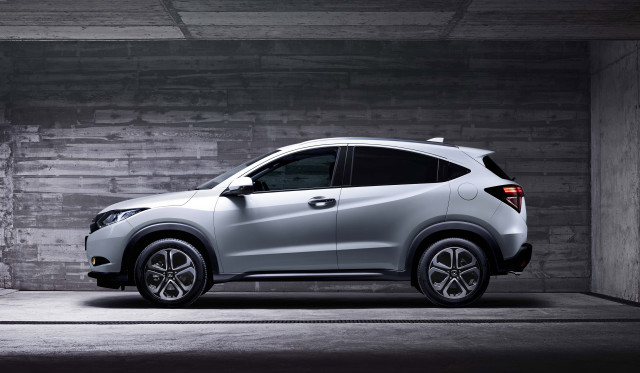 Silver honda suv garage brick free wallpaper - medium preview image