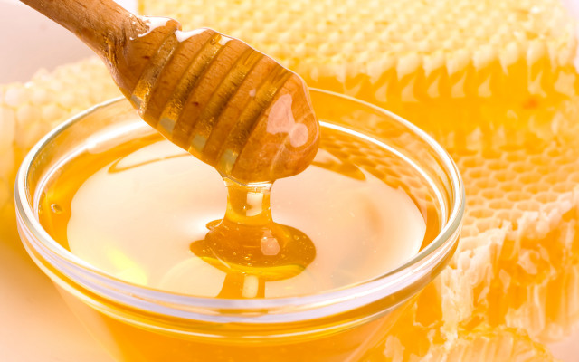 Honey dip wooden spoon honeycombs free wallpaper - medium preview image