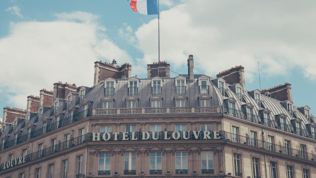 Large building flag hotel sign free wallpaper - medium preview image