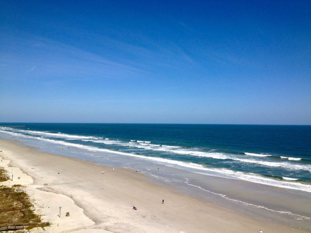 Beach people sky waves boat free wallpaper - medium preview image