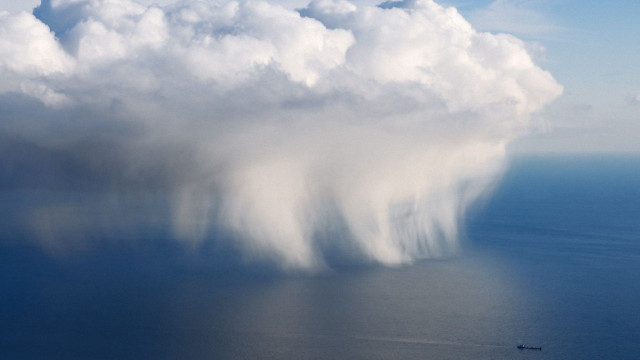 Cloud ocean boat sky water free wallpaper - medium preview image