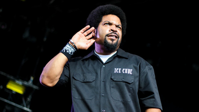 Man black shirt watch cell free wallpaper - medium preview image