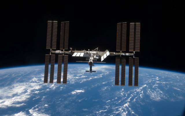 Space station earth view shuttles #2 free wallpaper - medium preview image