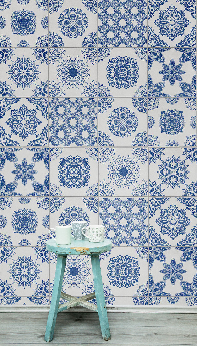 Blue white wall table vase free wallpaper - medium preview image