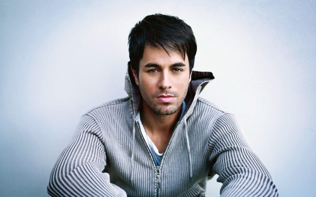 Man sweater posing marble sculpture free wallpaper - medium preview image