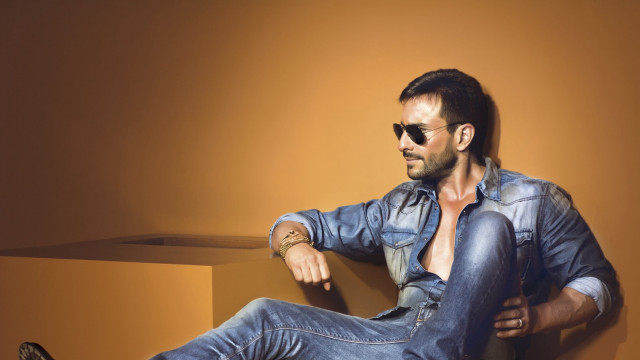 Man sitting ledge denim jacket free wallpaper - medium preview image