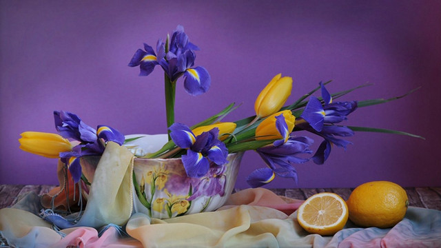 Vase flowers lemon table purple free wallpaper - medium preview image