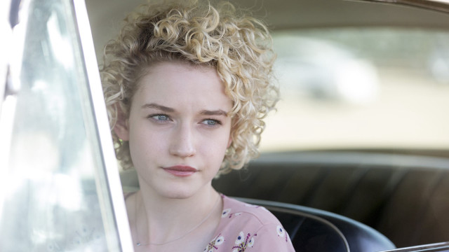 Woman sitting car pink shirt free wallpaper - medium preview image