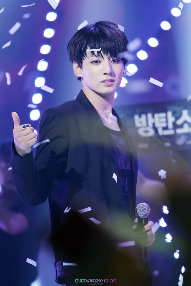 Man thumbs up microphone confetti free wallpaper - medium preview image