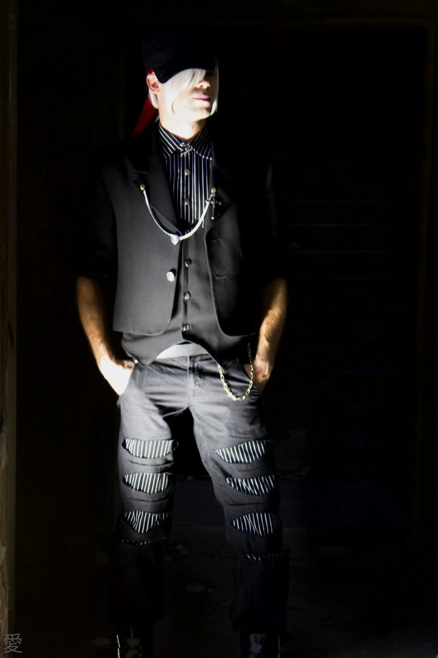 Man black shirt jeans doorway free wallpaper - medium preview image
