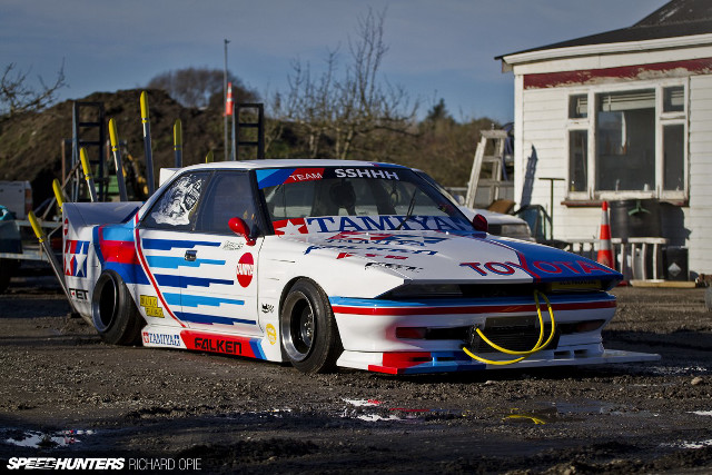 Painted car parking lot house free wallpaper - medium preview image