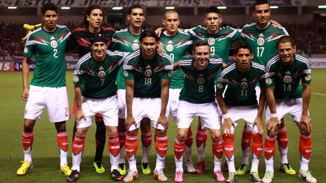 Soccer players team photo stadium #3 free wallpaper - medium preview image