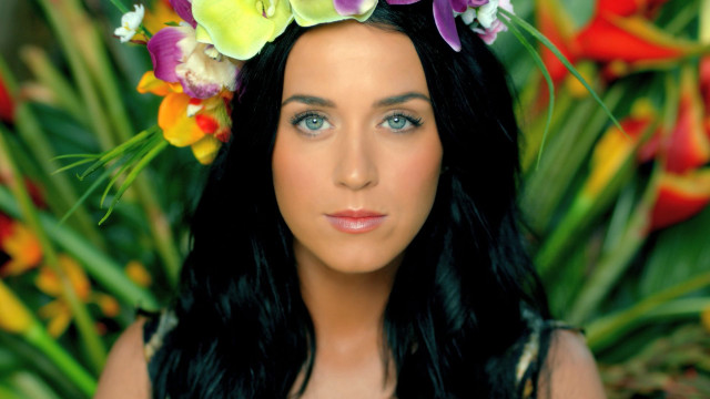 Woman flower crown hair beautiful free wallpaper - medium preview image