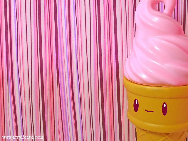 Pink ice cream smiley face free wallpaper - medium preview image