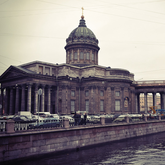 Large building dome river bridge free wallpaper - medium preview image