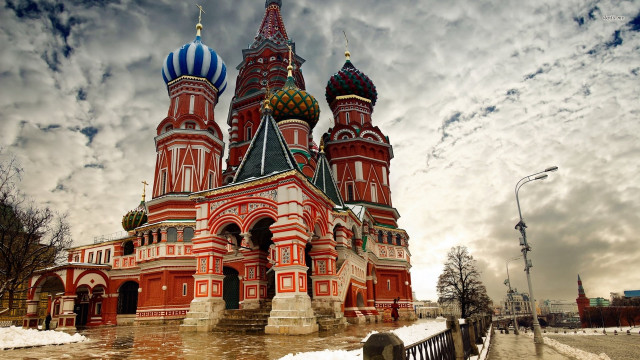 Large red building towers clock #2 free wallpaper - medium preview image