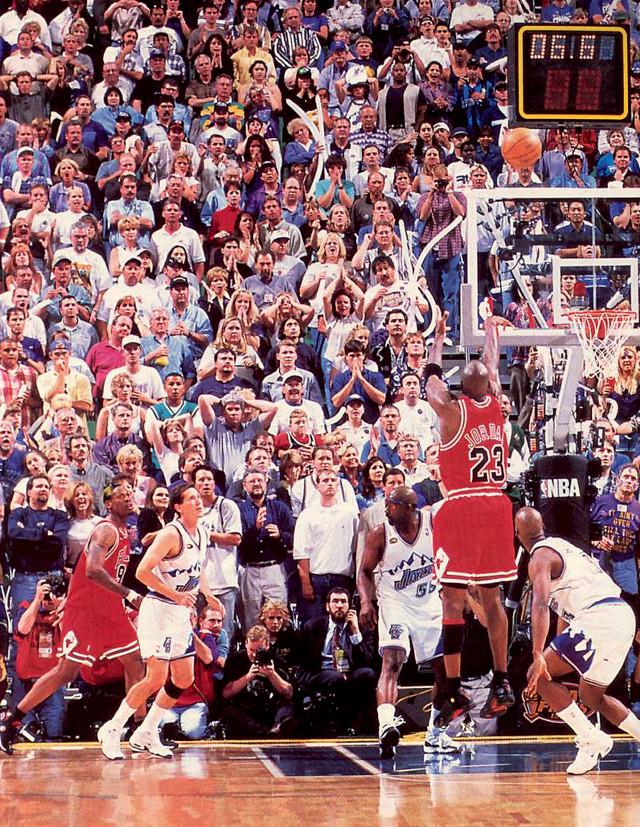 Basketball game men court crowd free wallpaper - medium preview image