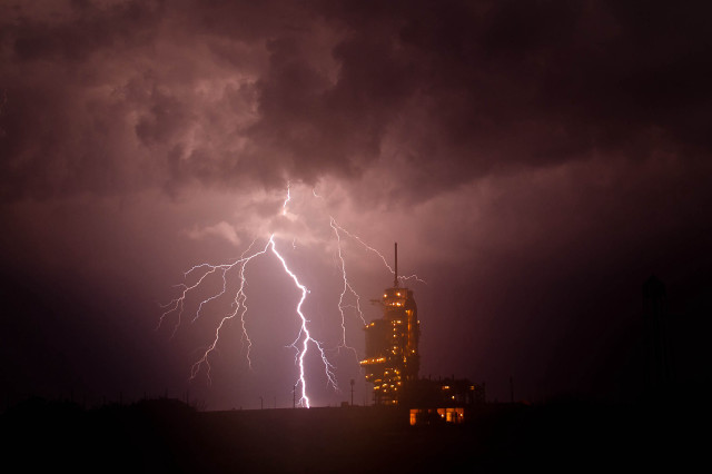 Lightning strike building city night free wallpaper - medium preview image
