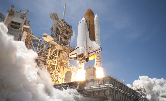 Space shuttle launch smoke sky free wallpaper - medium preview image