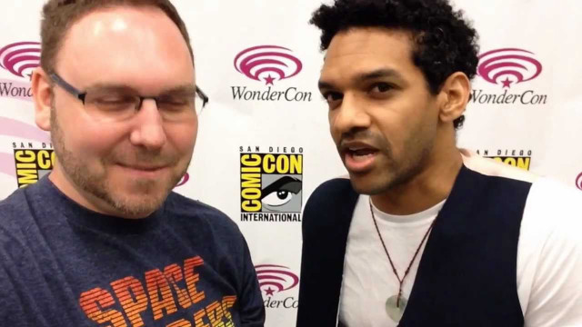 Two men talking wondercon sign free wallpaper - medium preview image