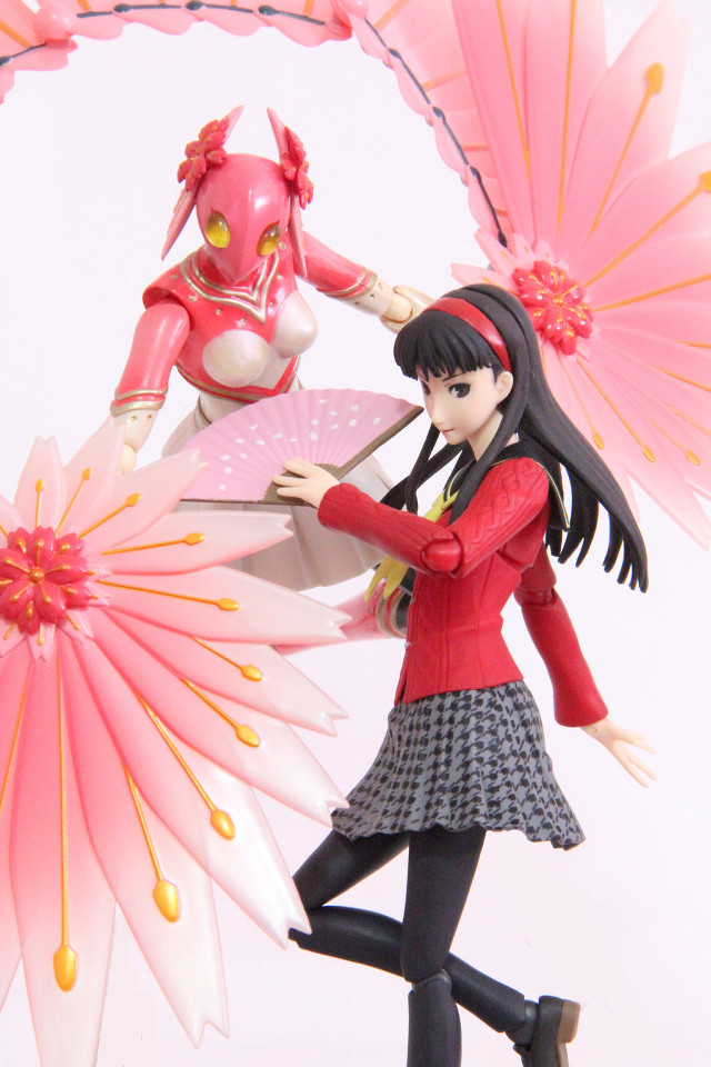 Girl holding pink flower figure free wallpaper - medium preview image