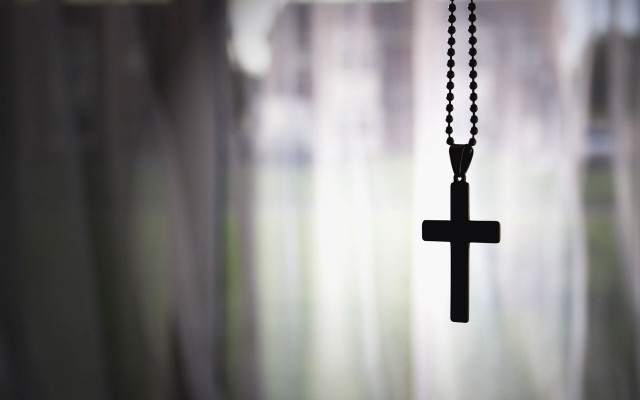 Black cross chain curtain rod free wallpaper - medium preview image