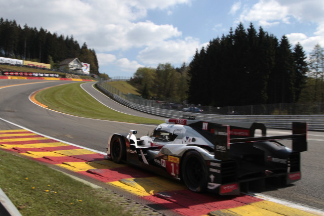 Race car track sky trees free wallpaper - medium preview image