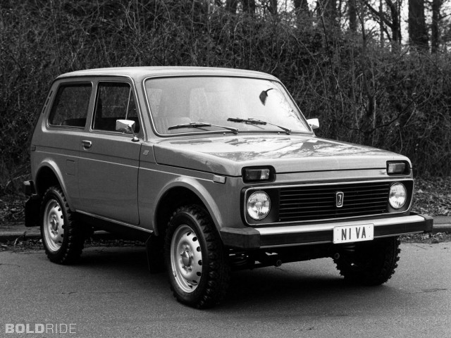 Black white truck street hedge free wallpaper for desktop - medium preview image