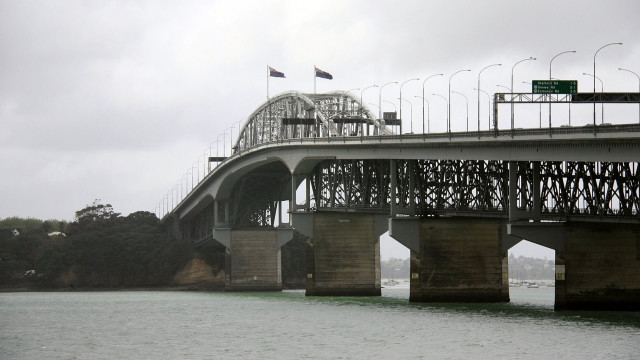 Bridge water flag sign top free wallpaper - medium preview image