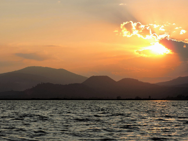Sunset water mountains boat sunbeam free wallpaper - medium preview image