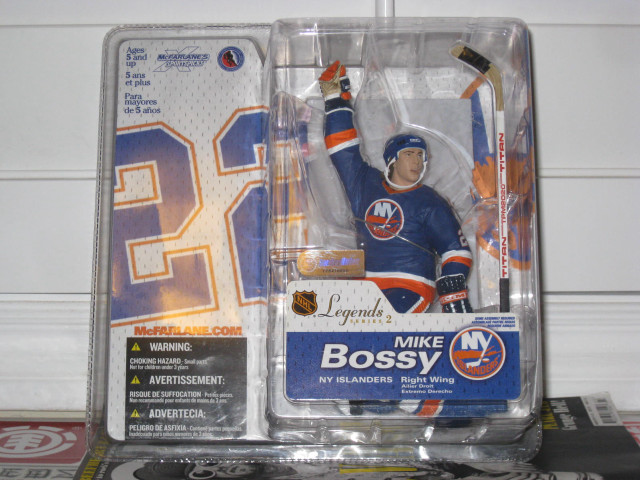 Hockey player bronze toy sculpture free wallpaper - medium preview image