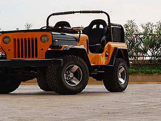 Jeep large tire flat tire free wallpaper - medium preview image