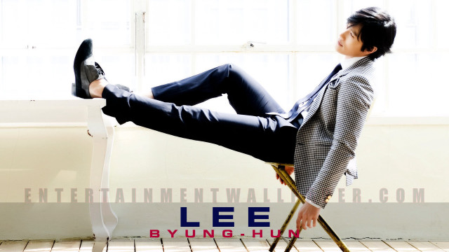 Man in suit tying feet free wallpaper - medium preview image