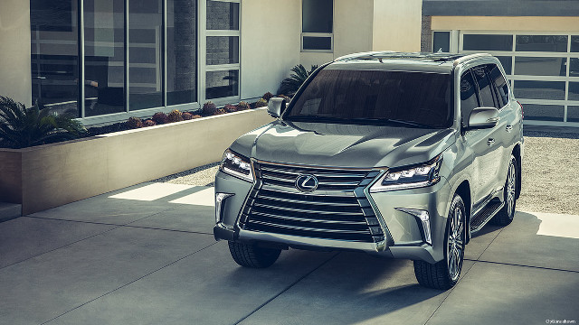 Silver suv parked house planter free wallpaper - medium preview image